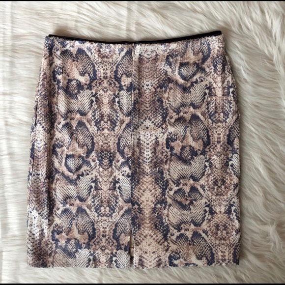 Carmen Marc Valvo Snake Reptile Print Pencil Skirt, size 8 - Picture 6 of 8